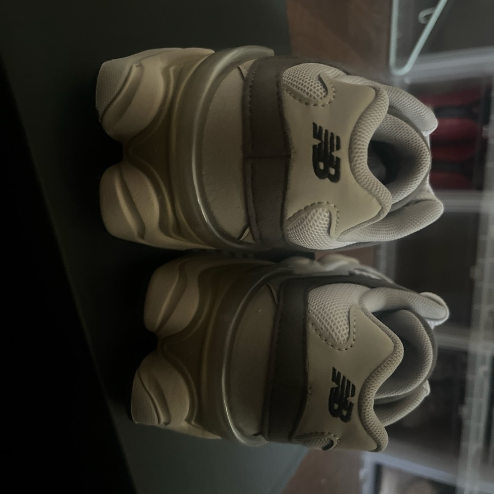 New balance size 5.5. I have the footlocker receipt.